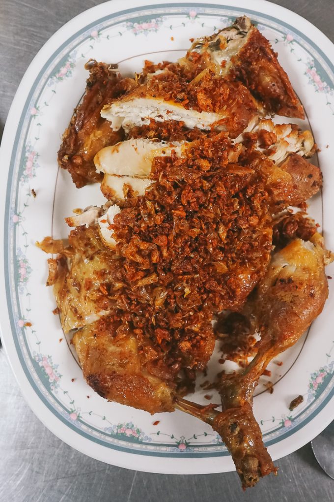 fried chicken with garlic and shallots bangkok